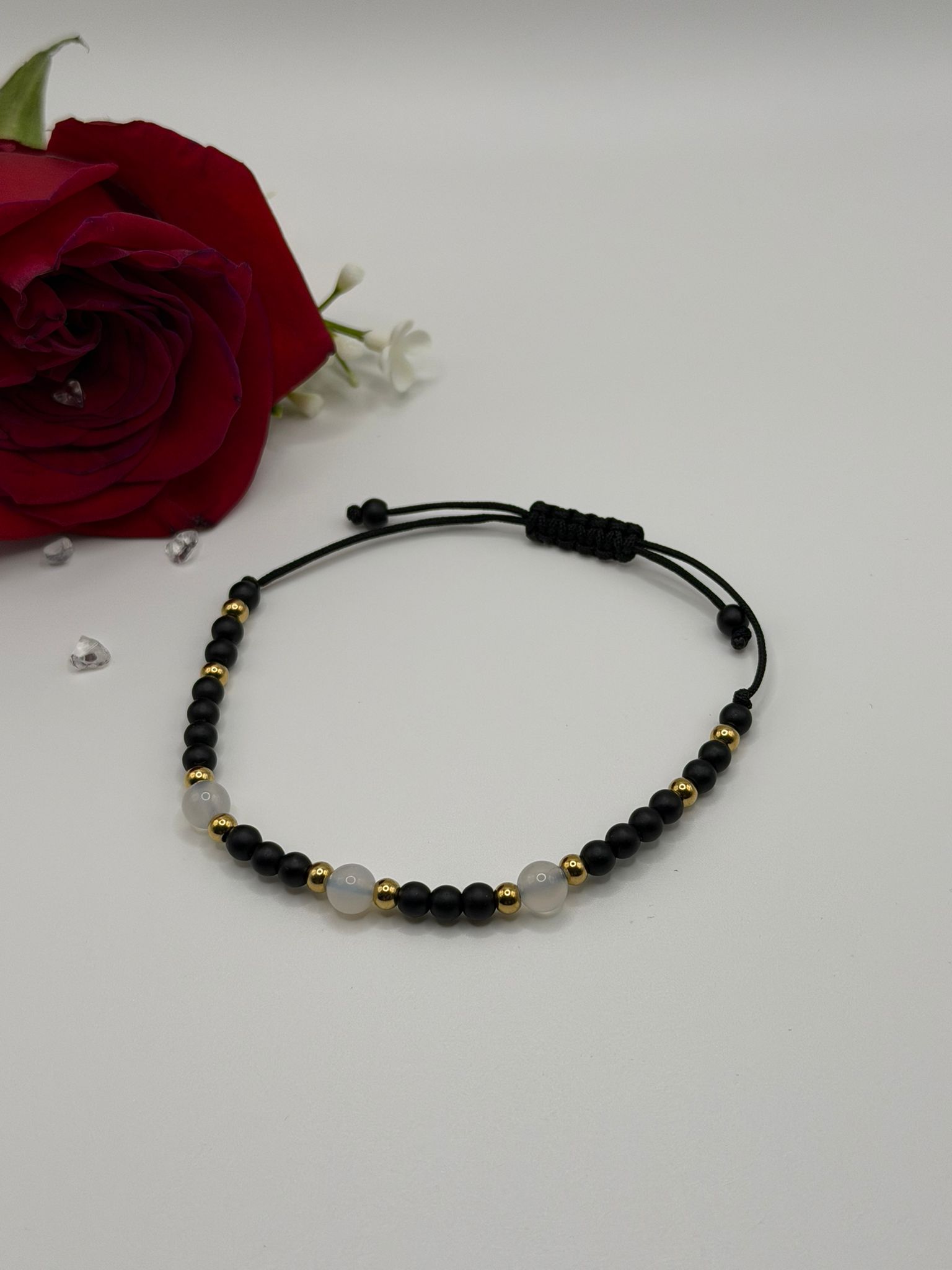 Bransoletka z agatu i lawy wulkanicznej ręcznie robiona — kamienie naturalne, pierwotna równowaga AgereArt